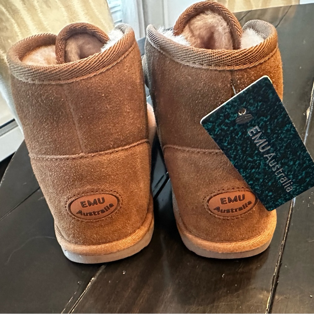 NWT Kids Emu Australia Oddie boots chestnut color size 1